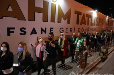İbrahim Tatlıses, 12 yıl aradan sonra sevenleriyle buluştu