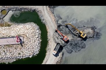 Van Gölü'nden 14 bin ton çamur çıkarıldı   
