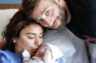 Alpaslan Öztürk ev haliyle olay oldu!