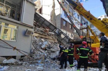 Gürcistan'da Batum kentinde 7 katlı bina çöktü!