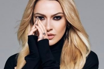 Hadise hem tasarladı hem de giydi!