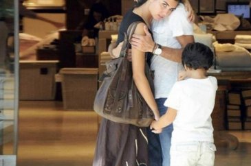 Tuba Büyüküstün acısını siyah bir paylaşımla duyurdu
