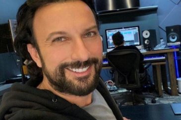 Tarkan kendi şarkısıyla paylaştı!