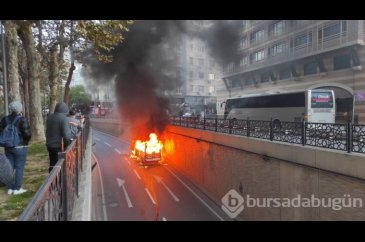 Şişli'de öğrencilerin bulunduğu servis minibüsü alev aldı!
