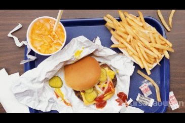 Ünlü fast food markalarının ürünlerinin çoğunda zehirli kimyasallar...