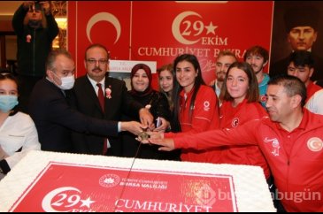 Bursa'da 98. yıl resepsiyonu büyük ilgi gördü
