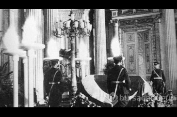 Arşivden Atatürk'ün ebediyete intikalinin fotoğrafları ve yaşananla...