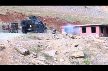 Özel Harekat polislerinin tatbikatı gerçeğini aratmadı
