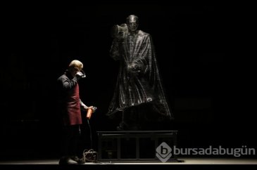 Bursa'da metalden yapılan Atatürk heykeli görenleri büyülüyor