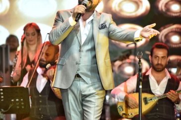 Serkan Kaya geceleri hız kesmeden devam ediyor