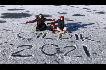 Çıldır Gölü buz tuttu!

