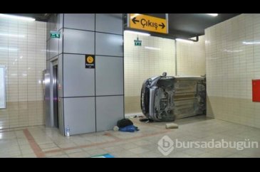 Bursa'da araç metro istasyonu alt geçidine uçtu