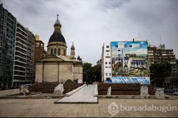 70 metre yüksekliğe sahip 'Arjantin Ulusal Tarihi Bayrak Anıtı'...