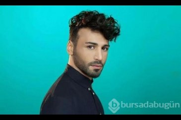 Emre Kaya podyumda...