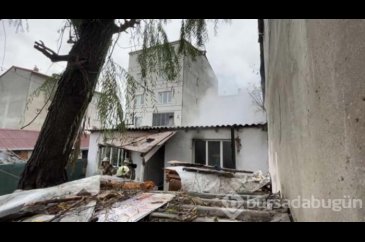 Çakmakla oynayan çocuk evi yaktı!