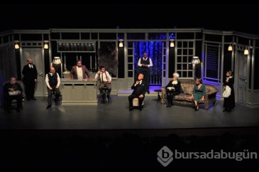 'On Kişiydiler' adlı oyun Bursalılar tarafından ayakta alkışlandı