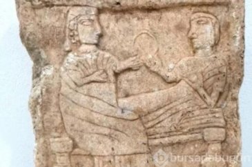 Arama yapılan araçta tarihi mezar steli bulundu