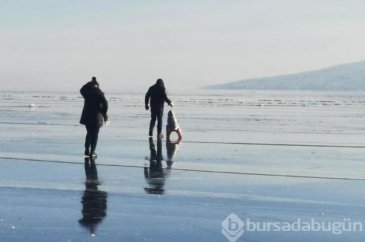 Buz tutan Çıldır Gölü, festival alanı gibi
