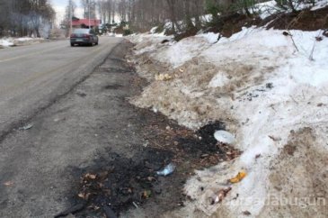 Kartepe yolu çöplüğe döndü
