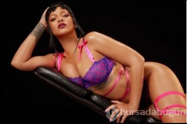 Rihanna iç çamaşırlarıyla nefes kesti!