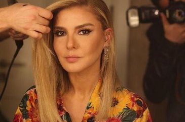 Gülben Ergen'in tercihi derin dekolte oldu
