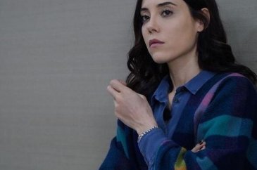 Cansu Dere'den hayranlarını üzen haber!
