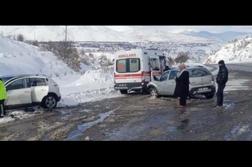 Otomobiller çarpıştı 9 yaralı...