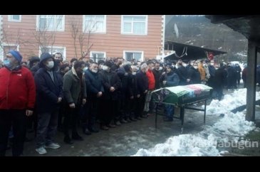 Eşini çekiçle öldürdü!