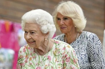 Kraliçe Elizabeth tahtın varisini ilan edince ortalık karıştı
