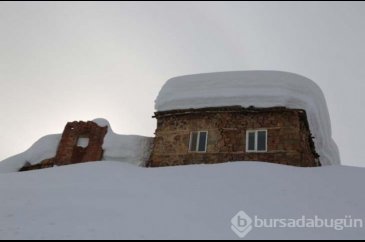 Tunceli'nin Ovacık ilçesi kardan kayboldu