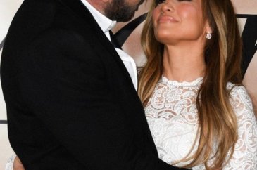 Jennifer Lopez'e yeni filmi için Ben Affleck'ten sevgili desteği

