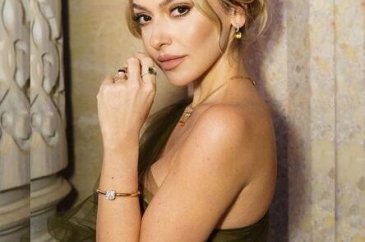 Hadise'den dikkat çeken pozlar!