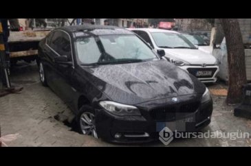 Bakırköy'de yol çöktü!