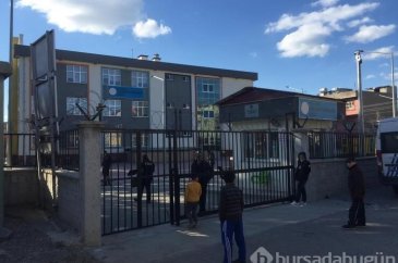 Platonik aşık genç kızı kaçırdı
