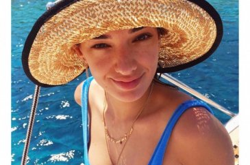 Seda Bakan, Dubai'den bikinili pozunu paylaştı!