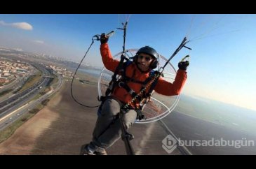 İstanbul'da paramotor uçuşunda havada telefon tamiri yaptı
