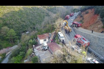 İstanbul'da evin üzerine TIR uçtu!