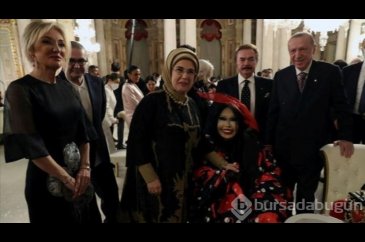 Sanatçılar Erdoğan'ın Dolmabahçe'de verdiği iftar davetinde yaşanan...