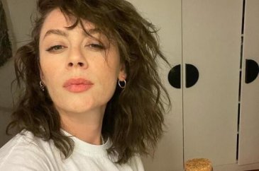 Demet Evgar'dan hamilelik pozu