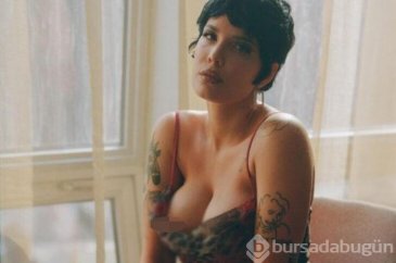 Halsey Coachella'da göğüslerini ön planda tuttu