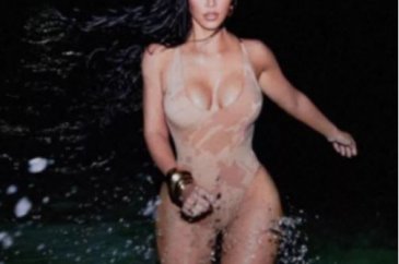 Kim Kardashian göbek deliğini yok etti!