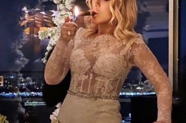 Seda Sayan nikah gününden purolu pozunu paylaştı
