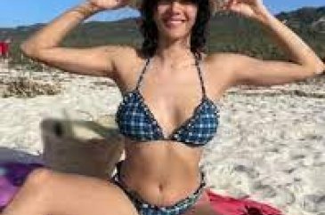 Aybüke Pusat yaz sezonunu açtı...