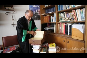Üçüncü üniversiteden 66 yaşında diplomasını aldı