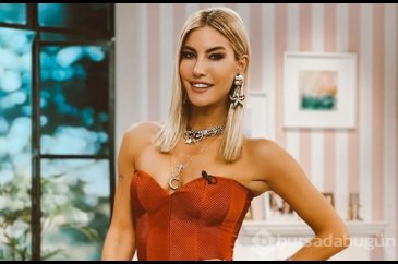 Çağla Şıkel karın kasını sergiledi