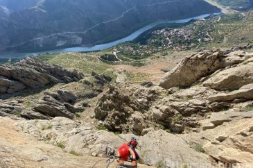 'Via Ferrata' parkuru adrenalin tutkunlarının rotası olmaya devam e...