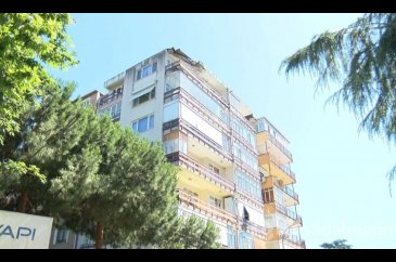 Kartal'da 8 katlı apartmanın çatısı çöktü