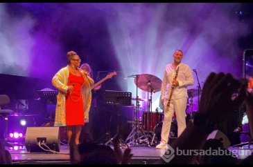Cazın efsanelerinden Dianne Reeves İstanbul'da konser verdi