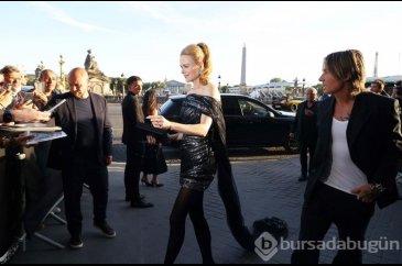 Nicole Kidman ve Kim Kardashian Balenciaga defilesinde