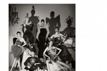 Moschino'nun 2022 Sonbahar-Kış koleksiyonu 'klasik şıklık'